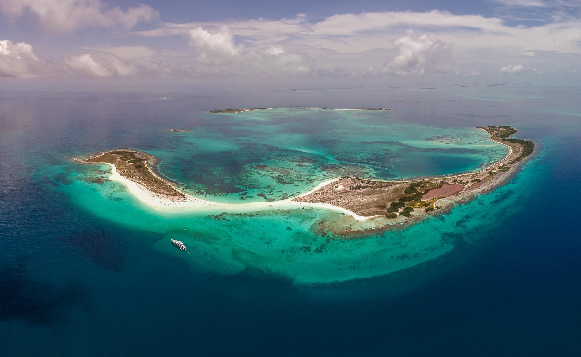 Walking the Cayo de Agua Cay Sandbar: