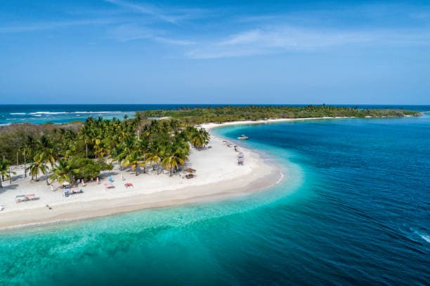 Exclusive Morrocoy National Park Multi-Day Tour: VIP Inn & Private Transfer from Caracas (3D/2N)